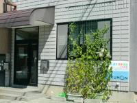 芝崎建設3階。『公文式片品教室』玄関からお入り下さい。