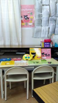 幼児さん専用の机もご用意しているので安心です♪