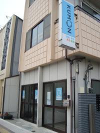 教室外観　建物内に駐輪できます。　お車はパーキングチケットをご用意しております。