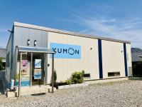 教室外観。明るくすっきりとした教室を目指しています。駐車場スペースも広いです。