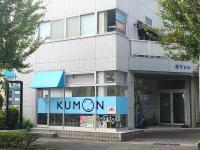 東中学校北西側の信号から北に50mのとろこです