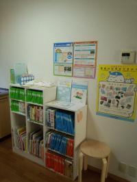 待合コーナーは本もたくさん♪貸出しもできます!