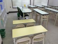 小さいお子さま用の机・イスを用意しています。