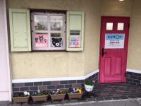 赤い扉が目印です★