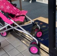 ベビーカーでの入室も可能です