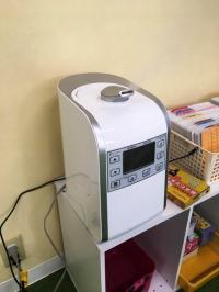 次亜塩素酸のミストを噴霧して、室内を除菌しています