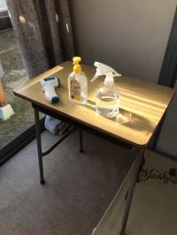 入室時に検温、消毒をしています。<br />