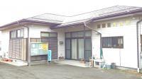 建物入口です。正面左手の部屋が学習室です。