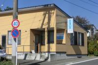 教室は赤城県道沿い、時沢小学校の隣です。