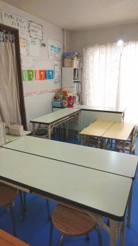 幼児机で小さいお子さんも安全に学習することが出来ます