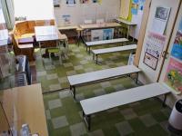 毎回消毒済の清潔なカーペット、換気しながら三台で空気を清浄中。