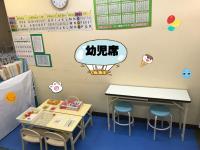 小さいお子様が座れる机と椅子もご用意してあります。