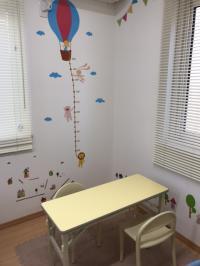 小さなお子さまにあわせた椅子も用意しています。