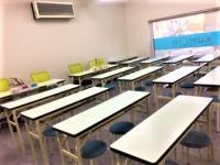 窓の大きい大変明るい教室です♫