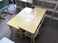 ひとりで座りたい!お母さまのお隣でニッコリ♪