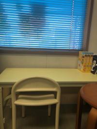 一人で座れるお子さまはこちらでパズルやクレヨンでぐるぐる書きもできます(^^)