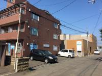 北洋銀行 石山通支店の裏、サッポロフラワーハイツの１階です。