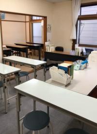教室の内観です。明るい学習環境を整えています。