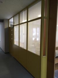 教室はミーティングルームで行っています。