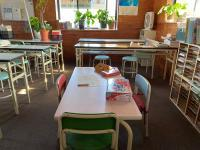 幼児さんや未就園児さん専用の机と椅子も完備してあります。