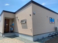 駐車場完備のため、ベビちゃんとお車でお越し頂けます。ベビーカーは玄関前にどうぞ♪