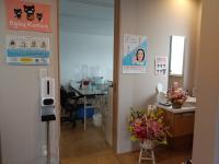 玄関を開けたらすぐ教室入口です。