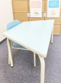 お母さまのお膝の上でも大丈夫♪１人で座れるお子さまはお母さまのお隣で♪