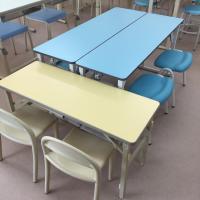 幼児さん用・小学生低学年用の机と椅子です。