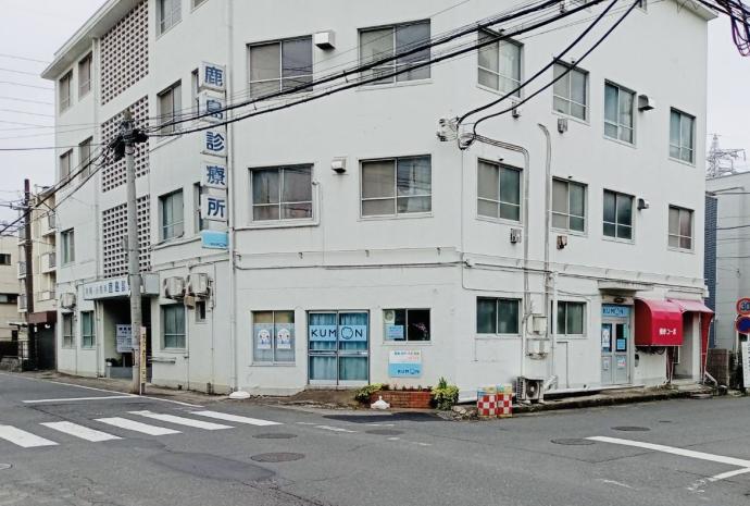 鹿島診療所の隣です。<br />
在家小学校・中学校の通学路に面しています。