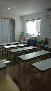 教室は明るく清潔で、学習しやすい環境を心がけています。