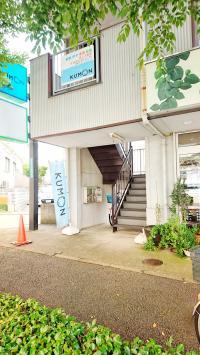 自転車やベビーカーはこの階段近くに置いていただけます。