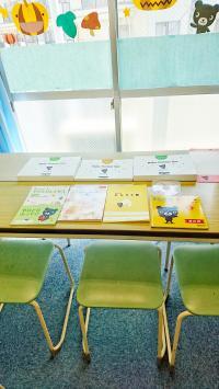 赤ちゃんと一緒に、安定した大きないすに座ってお話が聞けます。