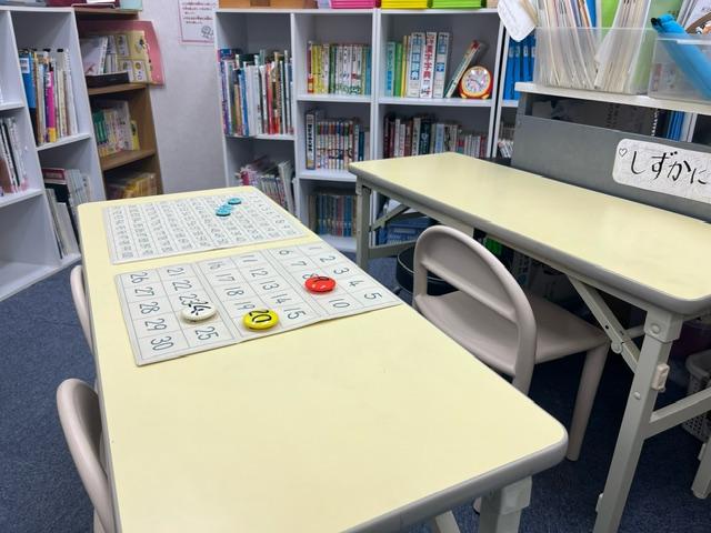 小さいお子様用の机・イス・教具も<br />
ご用意しています。