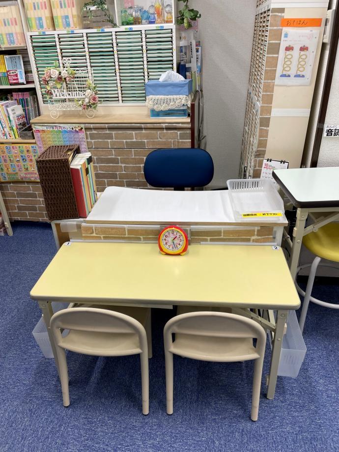 幼児さん専用の机と椅子もあります。