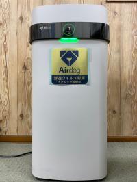 空気清浄機『エアドッグ』を導入。<br />
教室の空気を常に浄化しています。