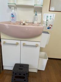 教室についたらまずは手洗い、アルコール消毒をします。