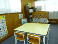 幼児さん専用の机やイスもあります。