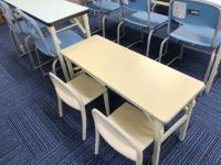 幼児さんが安定した姿勢で学習できる机とイスをご用意しています