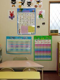 幼児席は、足が床につき安定しています。