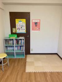 広い待合室もあります。