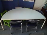 幼児用スペース(小さな椅子で安心学習)