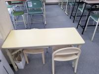 足が届く高さで、背もたれもあって<br />
安心です。