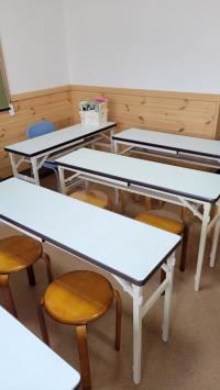 温かな雰囲気の教室環境です。ベビーカー置き場はご相談ください。