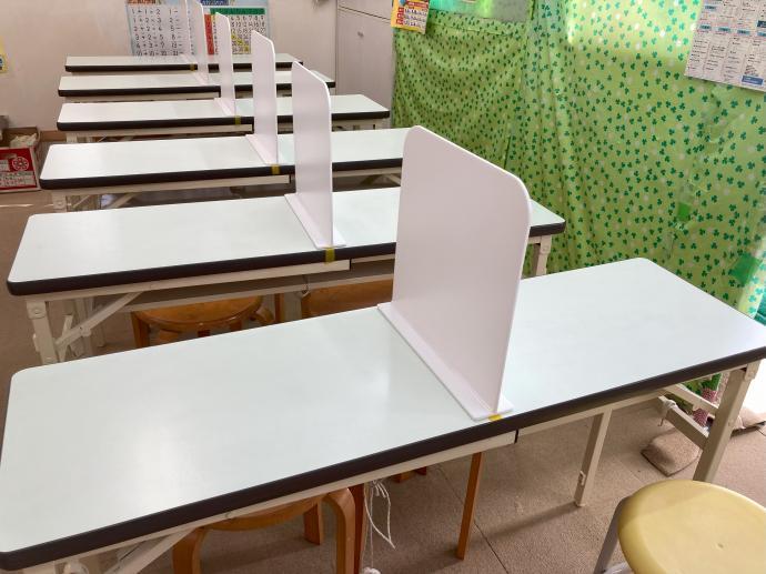 座席数を通常時の1/2程度で対応。2階も学習室として使用し三蜜回避対策中。<br />
