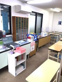 教室内は明るく学びやすい環境を整えています。