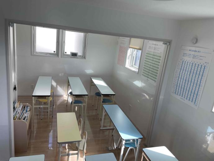 明るく清潔感溢れるお教室です。