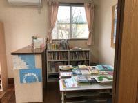 待合室です。絵本もたくさんそろえております。読み聞かせはおすすめです。