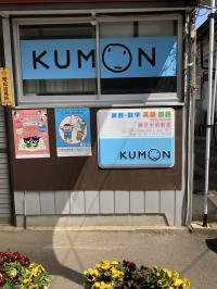 右手に入り口があります。