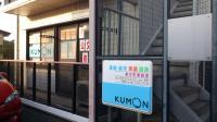 住宅街のアパートの1階にあります。