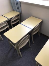 幼児さん用の低い机といすで安心です。